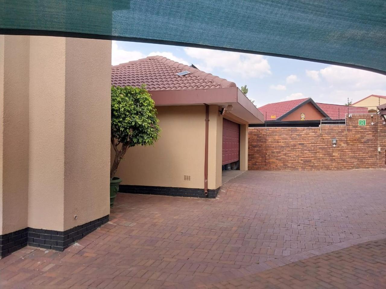 Erima Lodge Johannesburg Esterno foto